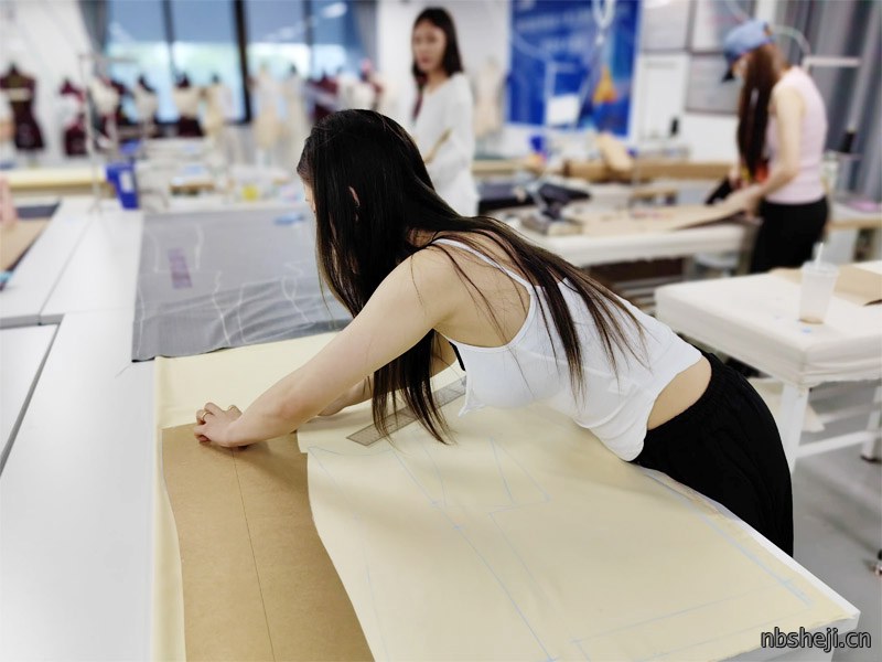 定制服装裁剪要注意什么？